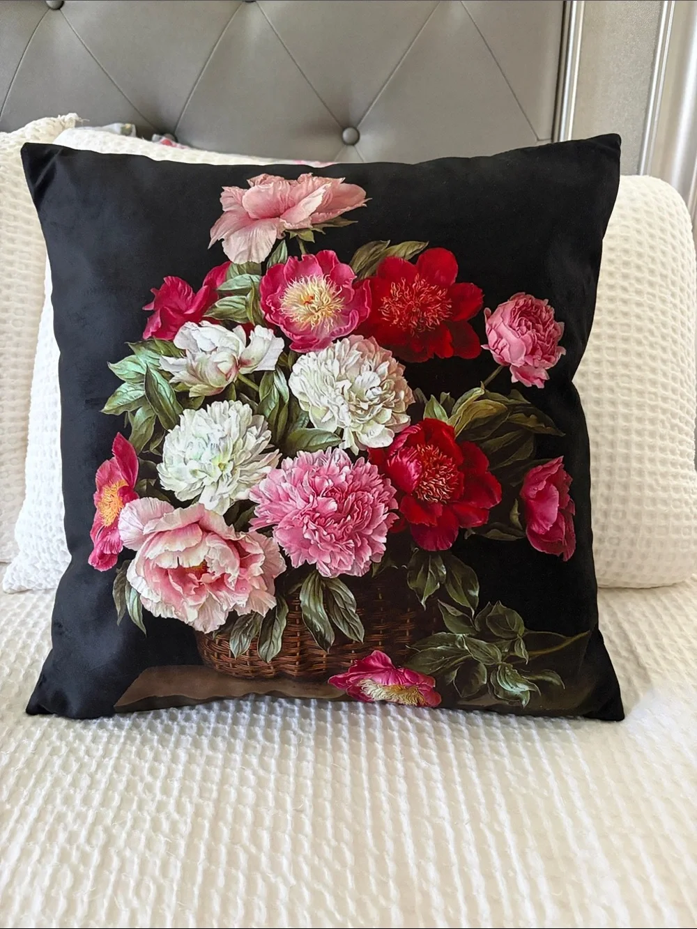 Decorative pillow covers like new condition